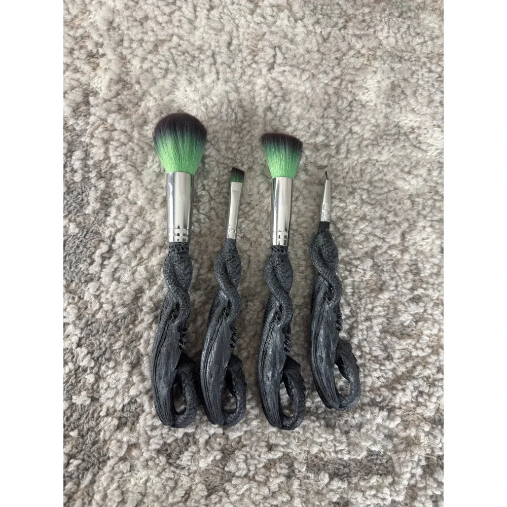 Hot Topic Blackheart Beauty Dragon Complexion Collection Makeup Brush Set